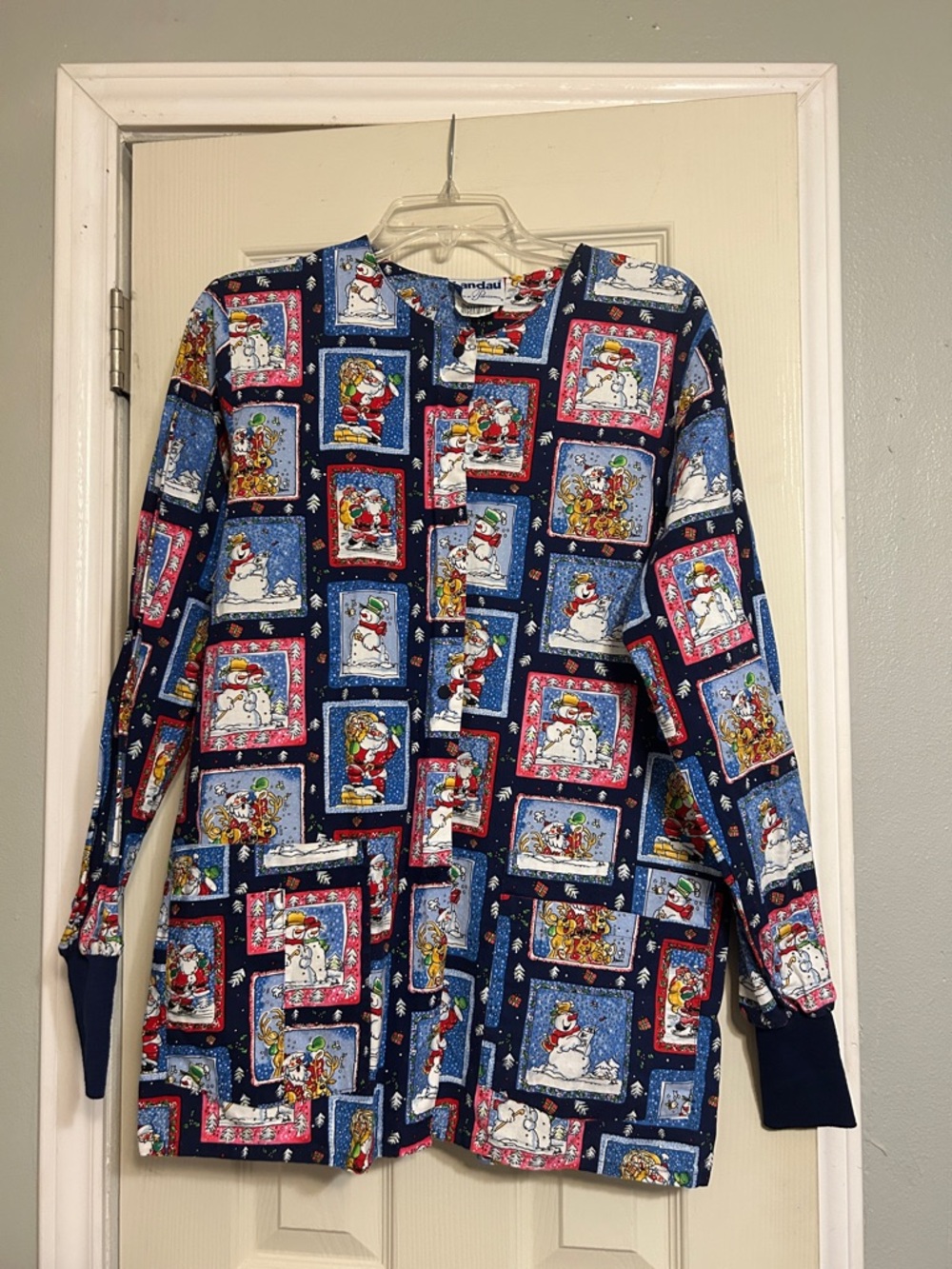 🐺 Landau Christmas scrub top snowman Santa